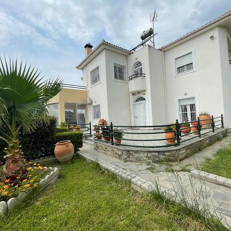 Seaside Apartment With Private Garden Néa Ankhíalos Esterno foto