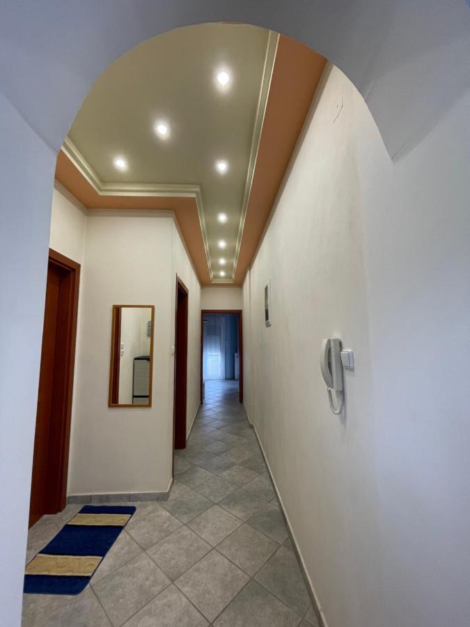 Seaside Apartment With Private Garden Néa Ankhíalos Esterno foto