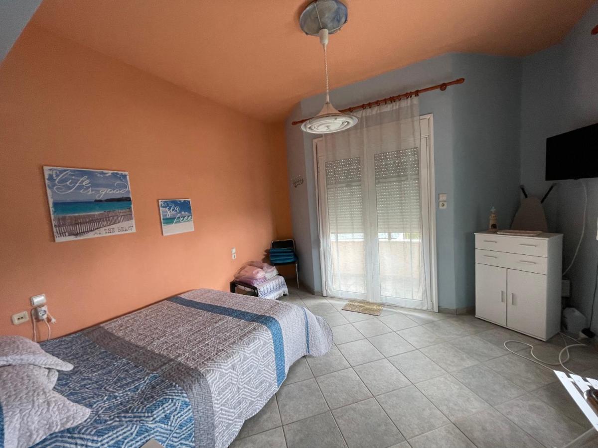 Seaside Apartment With Private Garden Néa Ankhíalos Esterno foto