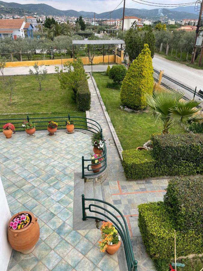 Seaside Apartment With Private Garden Néa Ankhíalos Esterno foto